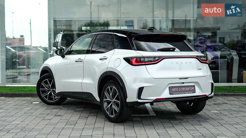 Внедорожник / Кроссовер Lexus LBX 2023 в Львове