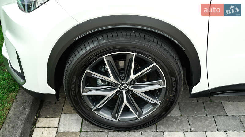 Внедорожник / Кроссовер Lexus LBX 2023 в Львове