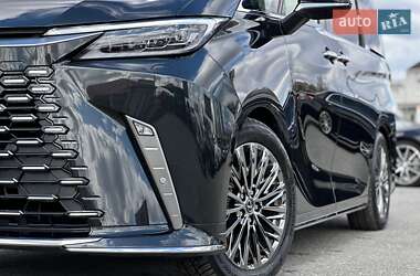 Мінівен Lexus LM 2024 в 