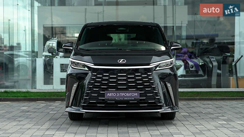 Мінівен Lexus LM 2024 в Львові