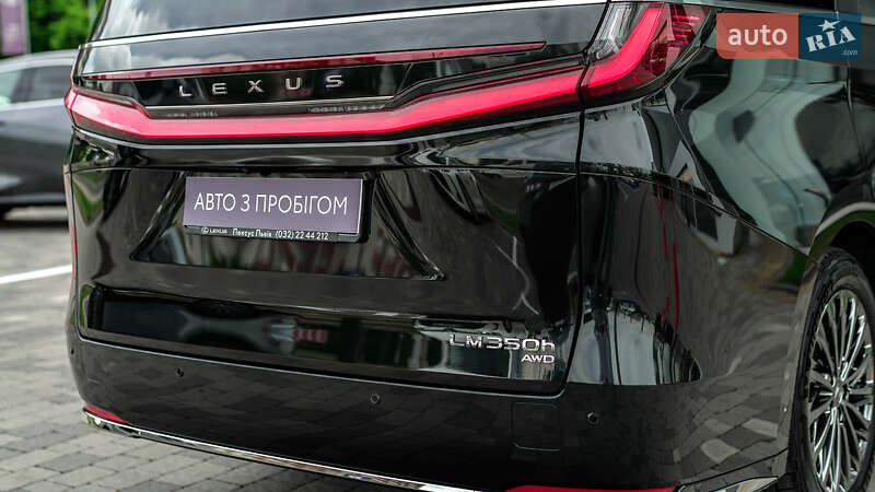 Мінівен Lexus LM 2024 в Львові