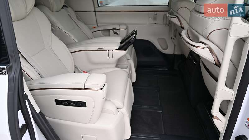 Мінівен Lexus LM 2025 в Києві
