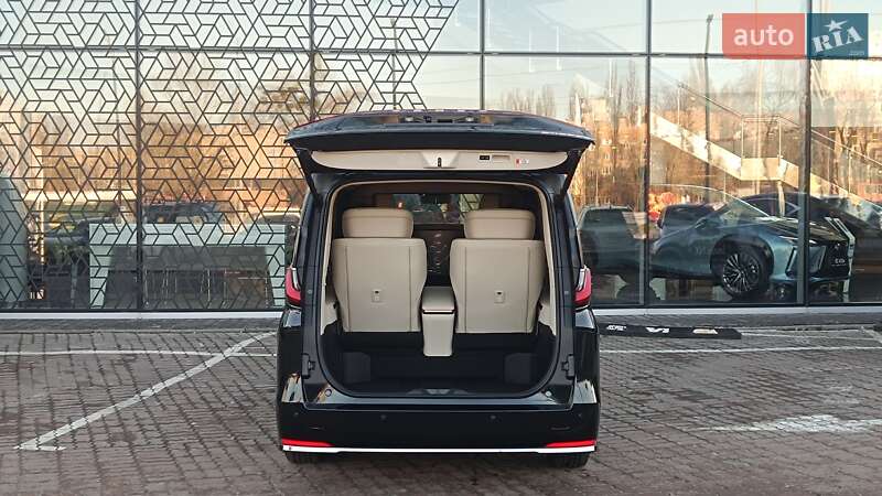 Мінівен Lexus LM 2025 в Києві