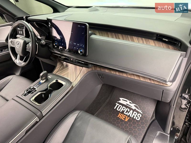 Мінівен Lexus LM 2025 в Києві