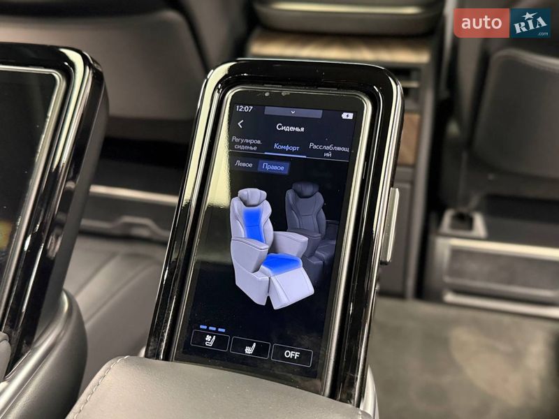 Мінівен Lexus LM 2025 в Києві