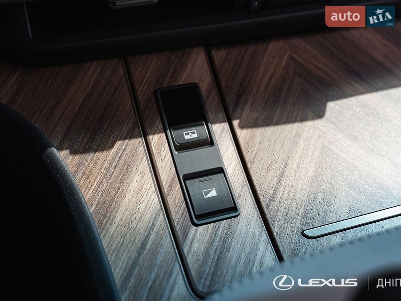 Мінівен Lexus LM 2025 в Дніпрі фото 39 Мінівен Lexus LM 2025 в Дніпрі