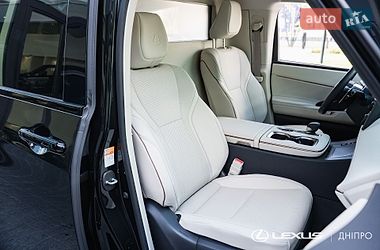 Мінівен Lexus LM 2025 в Дніпрі фото 22 Мінівен Lexus LM 2025 в Дніпрі