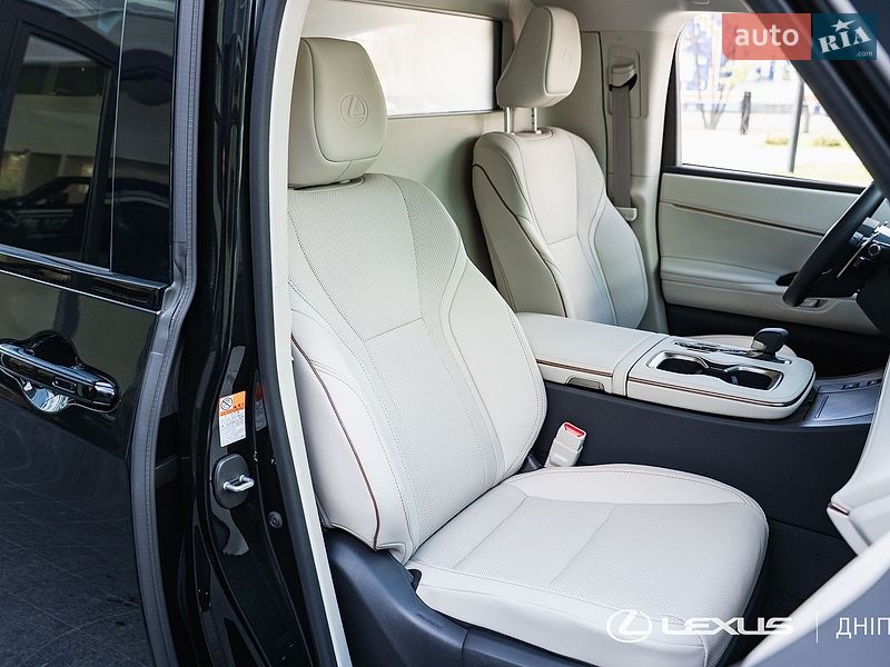Мінівен Lexus LM 2025 в Дніпрі фото 22 Мінівен Lexus LM 2025 в Дніпрі