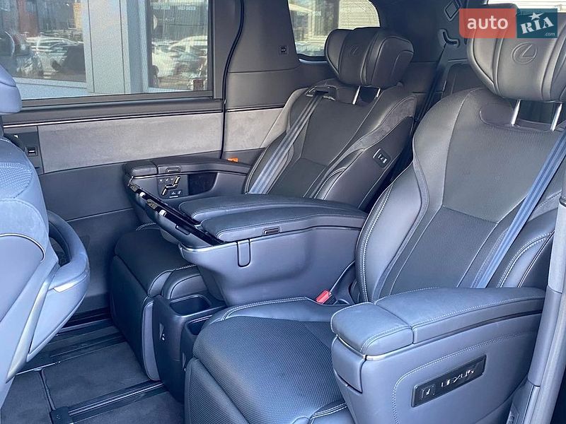 Минивэн Lexus LM 2025 в Киеве