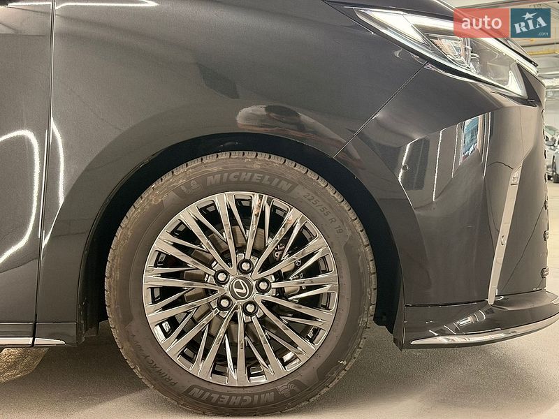 Мінівен Lexus LM 2025 в Києві