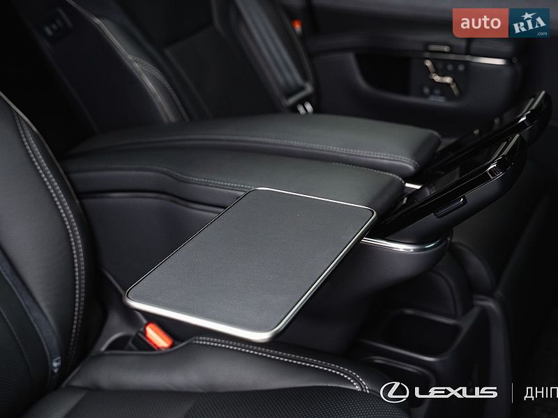 Мінівен Lexus LM 2025 в Дніпрі