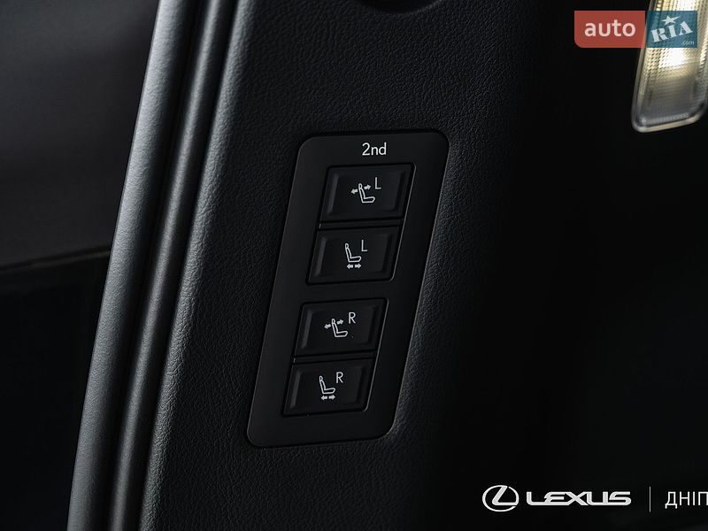 Мінівен Lexus LM 2025 в Дніпрі