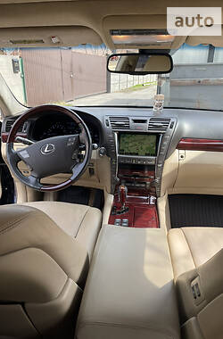 Седан Lexus LS 2007 в 