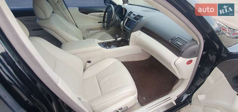 Седан Lexus LS 2008 в Киеве