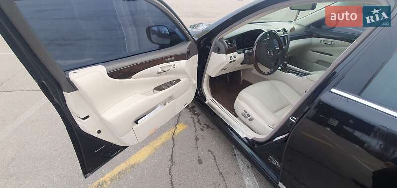Седан Lexus LS 2008 в Киеве