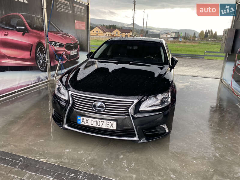 Седан Lexus LS 2014 в Иршаве