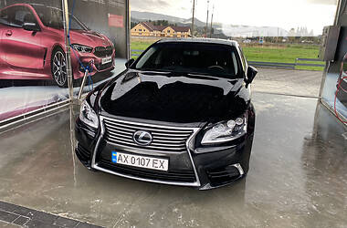 Седан Lexus LS 2014 в Іршаві