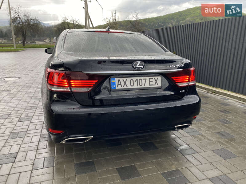 Седан Lexus LS 2014 в Иршаве