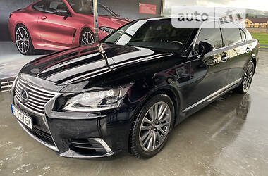 Седан Lexus LS 2014 в Иршаве