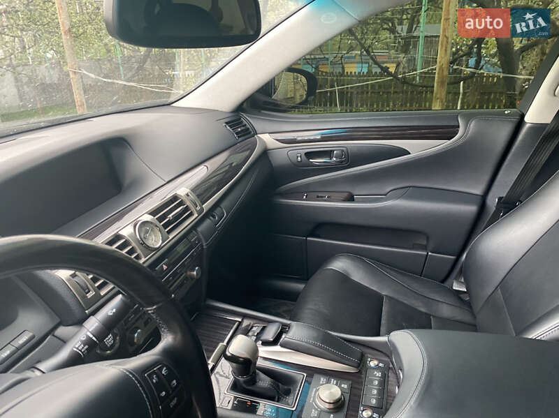 Седан Lexus LS 2014 в Иршаве
