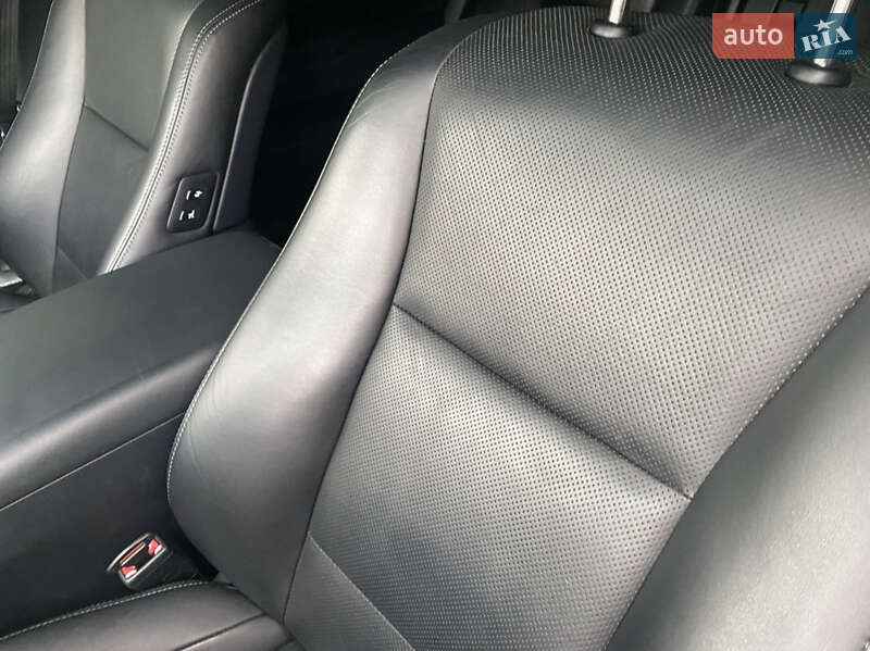 Седан Lexus LS 2014 в Иршаве