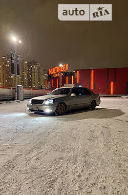 Седан Lexus LS 2001 в 