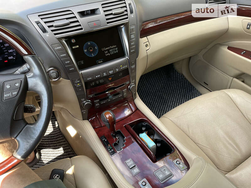 Седан Lexus LS 2008 в Чернігові