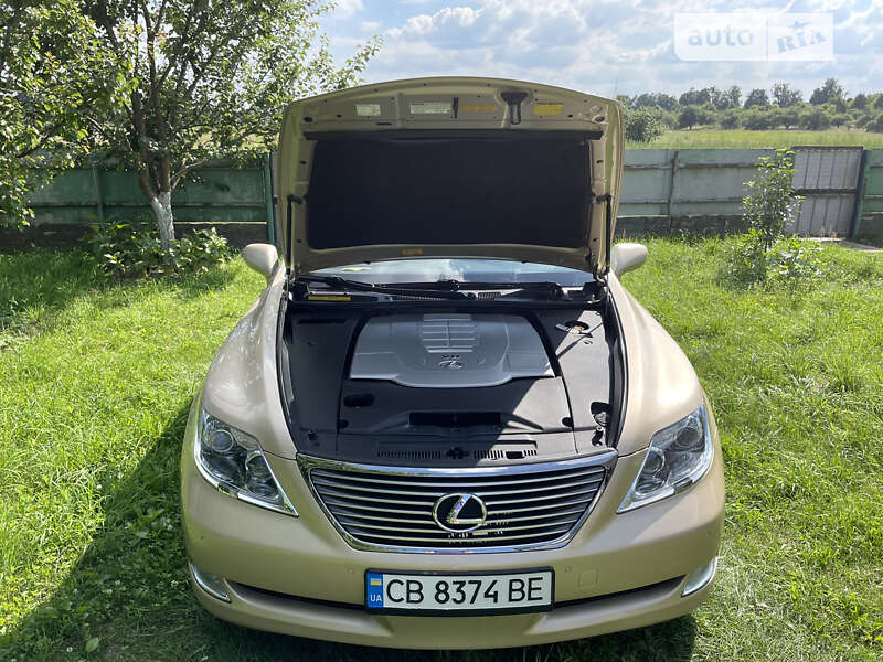 Седан Lexus LS 2008 в Чернігові