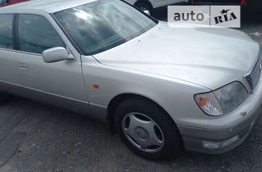 Седан Lexus LS 2000 в 