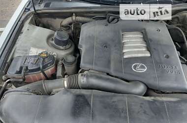 Седан Lexus LS 2000 в 