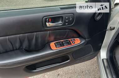 Седан Lexus LS 2000 в 