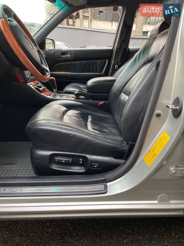 Седан Lexus LS 2000 в Дунаївцях