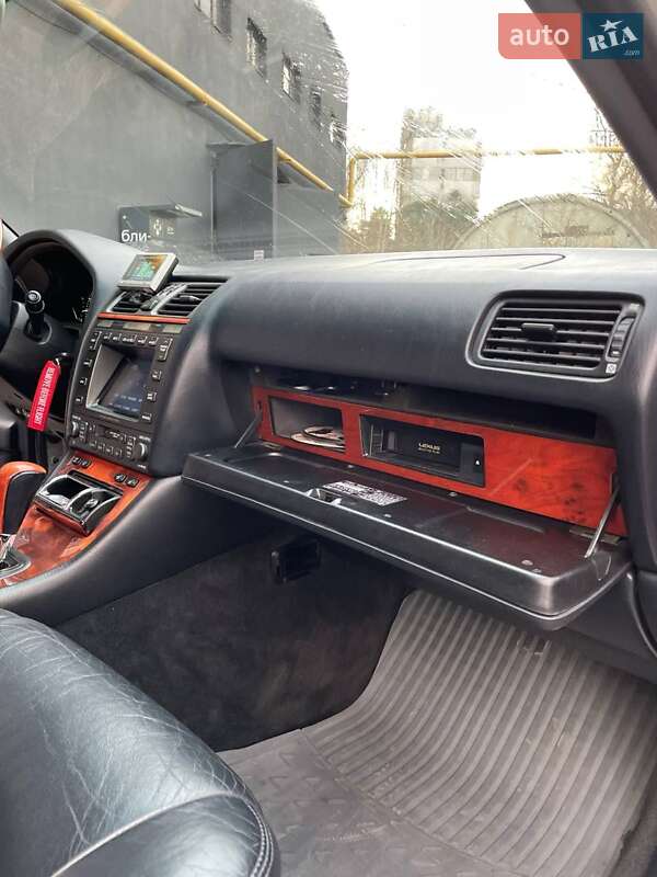 Седан Lexus LS 2000 в Дунаївцях