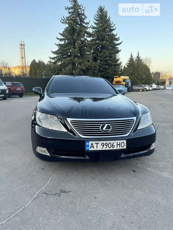 Седан Lexus LS 2008 в Львові