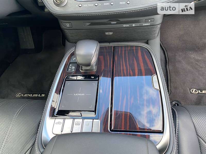 Седан Lexus LS 2018 в Киеве