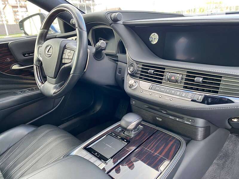Седан Lexus LS 2018 в Киеве