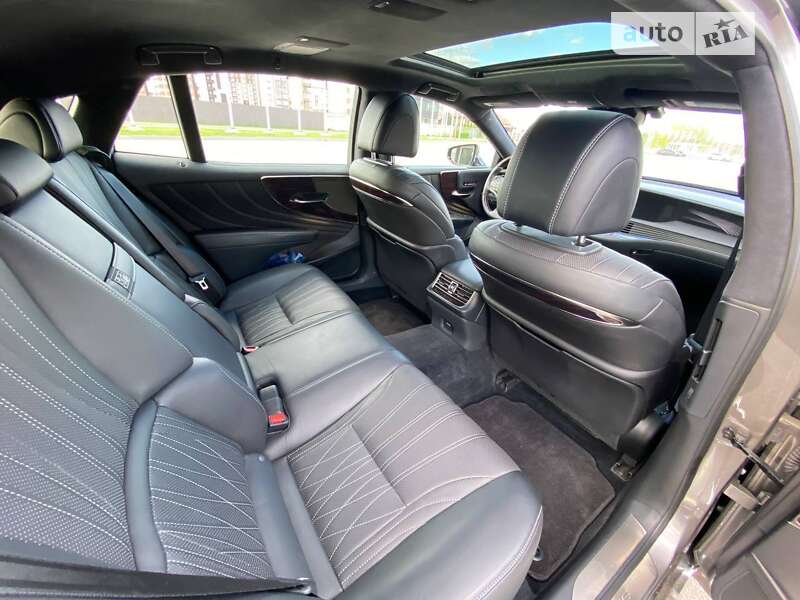 Седан Lexus LS 2018 в Киеве
