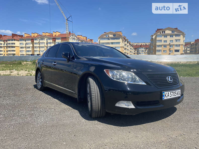 Седан Lexus LS 2008 в 