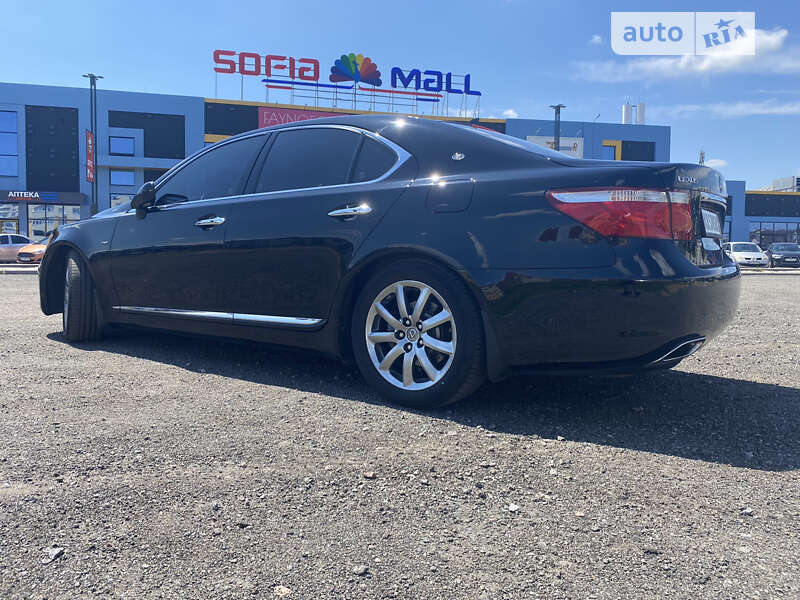 Седан Lexus LS 2008 в Рівному