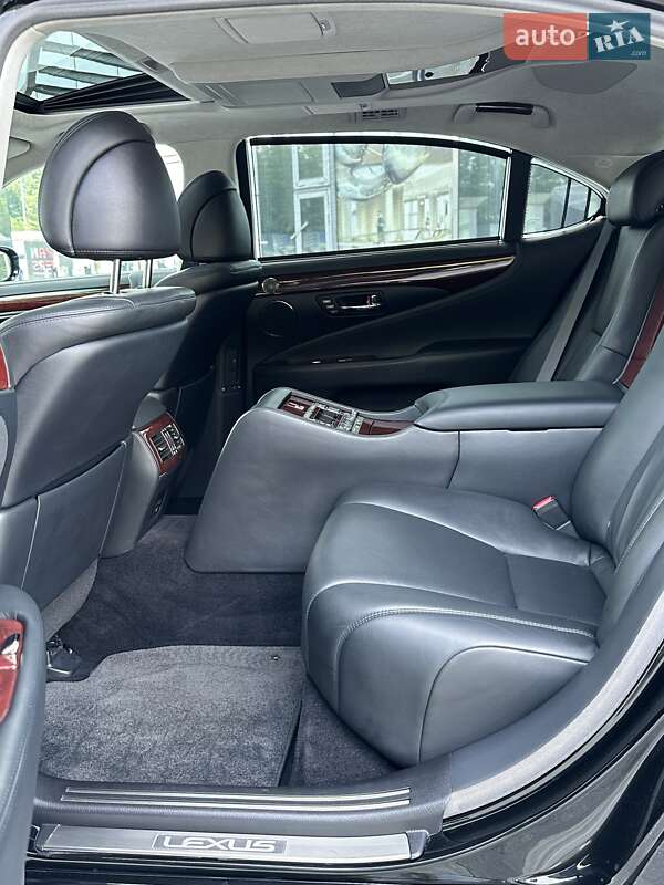 Седан Lexus LS 2008 в Киеве