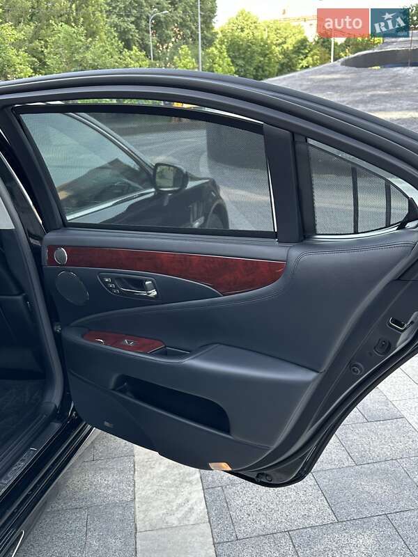 Седан Lexus LS 2008 в Киеве