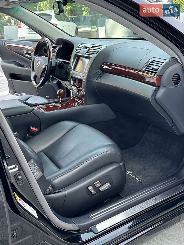 Седан Lexus LS 2008 в Киеве