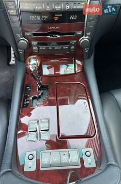 Седан Lexus LS 2008 в Киеве
