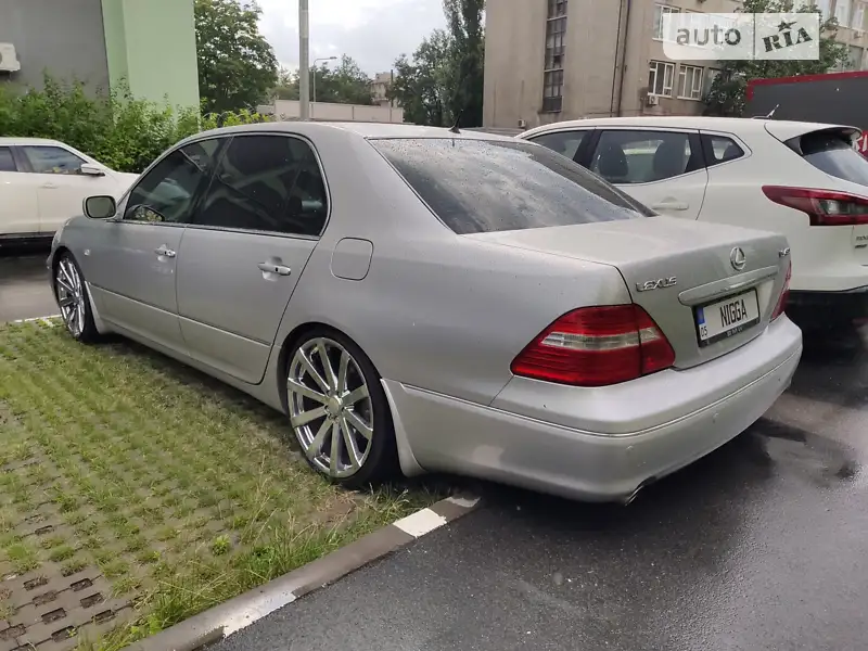 Lexus LS