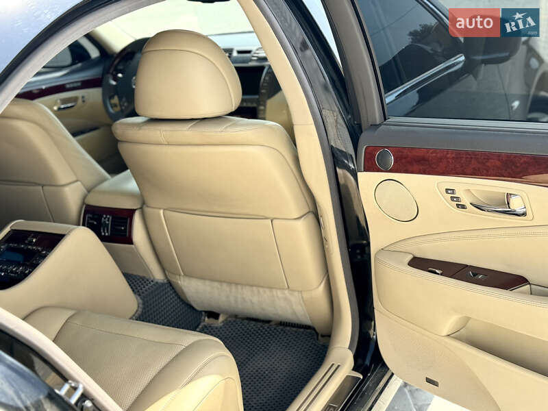 Седан Lexus LS 2008 в Коломые