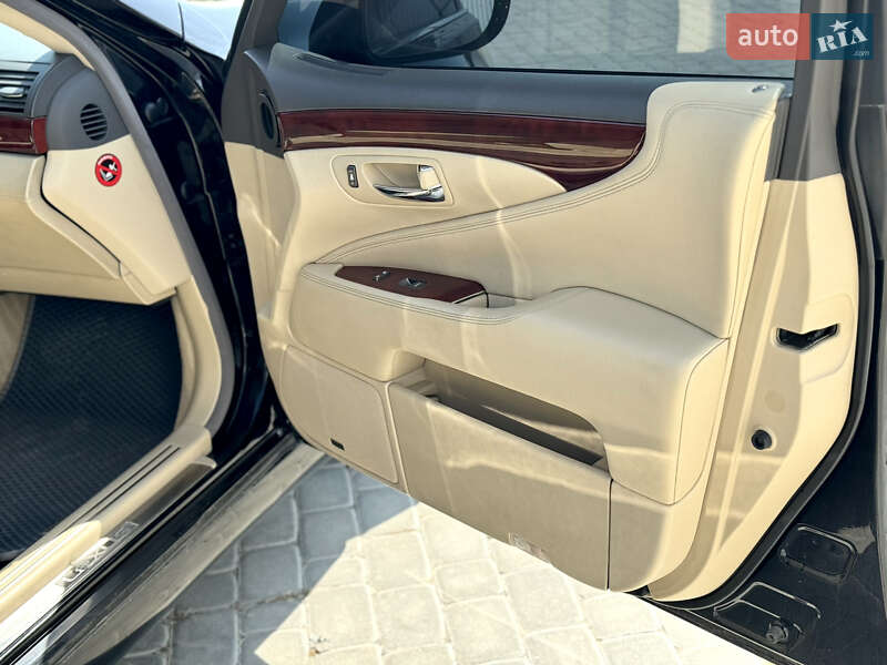 Седан Lexus LS 2008 в Коломые
