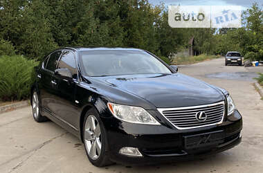 Седан Lexus LS 2008 в Кривом Роге