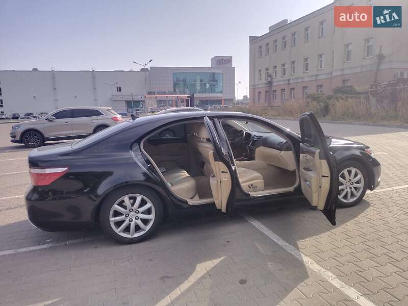 Седан Lexus LS 2008 в Чернигове