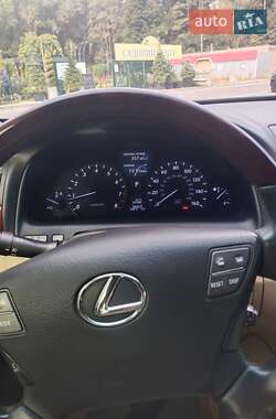 Седан Lexus LS 2008 в Чернигове