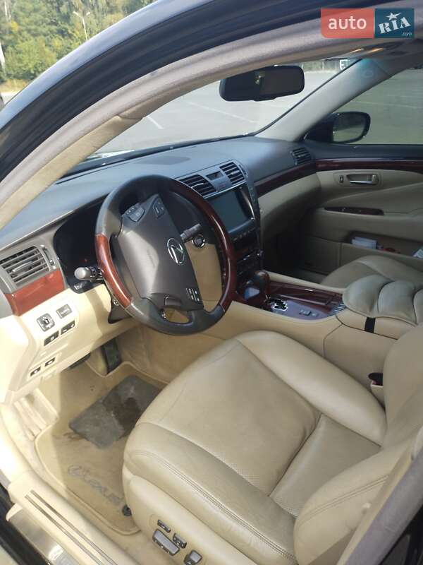 Седан Lexus LS 2008 в Чернигове